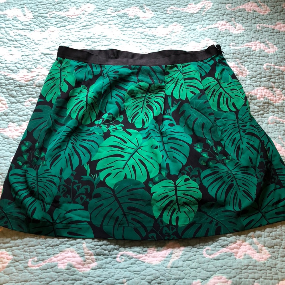 NEVER WORN! Banana Republic fun flirty Mini!